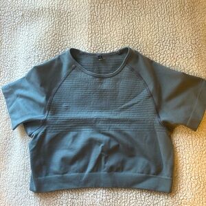 ALPHALETE WORKOUT TOP